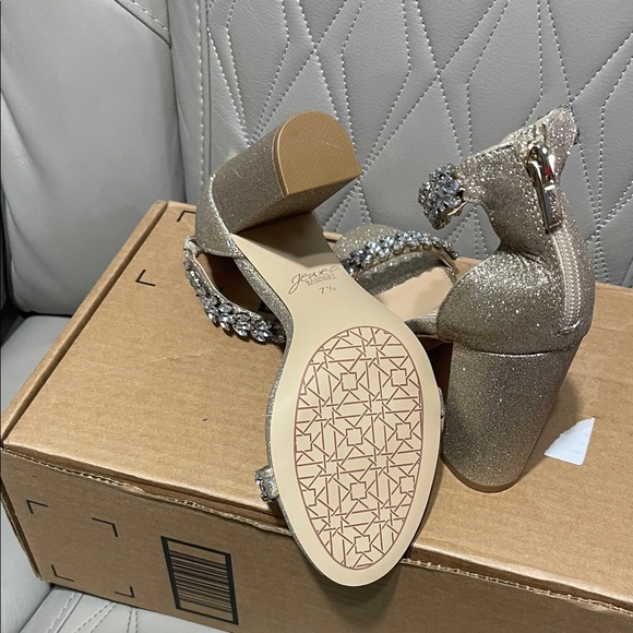 Jewel Badgley Mischka Glittering Silver Heels - Picture 6 of 6